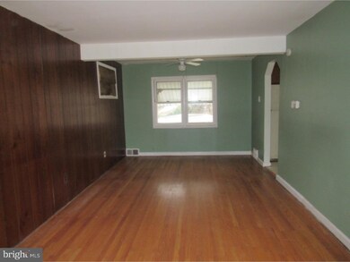 304 W Roland Rd, Brookhaven, PA 19015 - photo 3