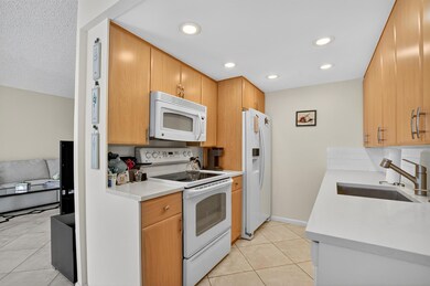 3067 Exeter D unit 3067, Boca Raton, FL 33434 - photo 2