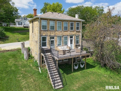 817 N 2nd St, Le Claire, IA 52753 - photo 2