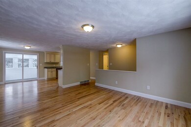 33 W Yellowstone Dr, Londonderry, NH 03053 - photo 2