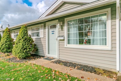 7513 Manor Dr, Mentor On the Lake, OH 44060 - photo 2