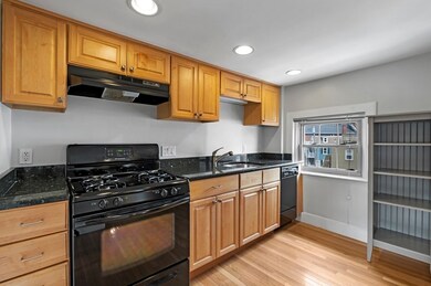 8 Brown St unit 4, Salem, MA 01970 - photo 4