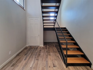 323 E 20th St, Houston, TX 77008 - photo 2