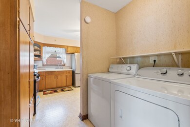 743 Sheldon Ave, Aurora, IL 60506 - photo 2