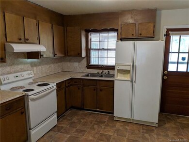 308 & 310 Holland Cir, Statesville, NC 28677 - photo 3