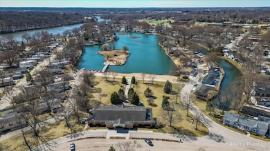 unlisted-address, Elgin, IL 60123 - photo 4