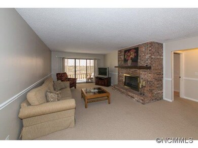 Living room to screened porch