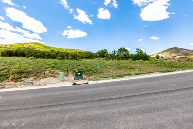 3_Lot-Photos_high_3708492