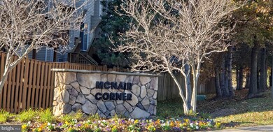 2480 Clover Field Cir, Herndon, VA 20171 - photo 2