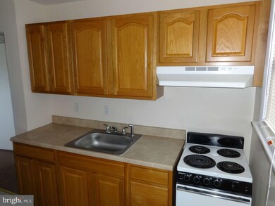 17 9th Ave NW unit B, Glen Burnie, MD 21061 - photo 2