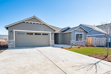 987 Stonewater Dr, Eagle Point, OR 97524 - photo 3