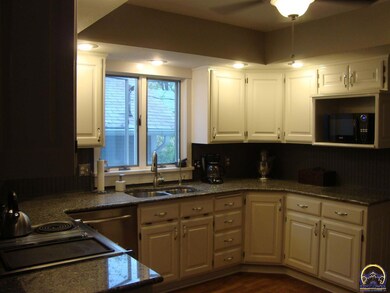 639 SW Webster Ave, Topeka, KS 66606 - photo 7