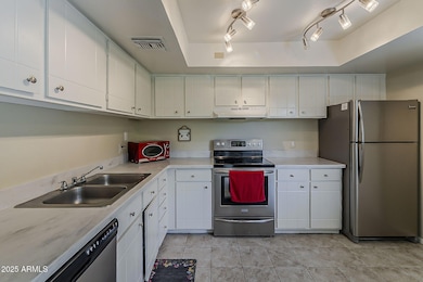 11-web-or-mls-Camelback-11