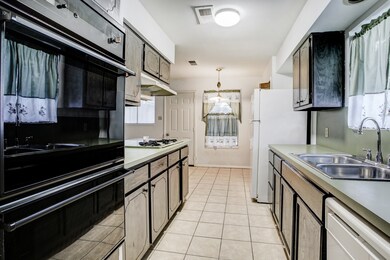 1214 Rainy River Dr, Houston, TX 77088 - photo 4