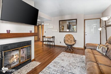 08-Living Room_SLS_-8083