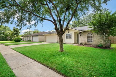 16518 Bougainvilla Ln, Friendswood, TX 77546 - photo 4