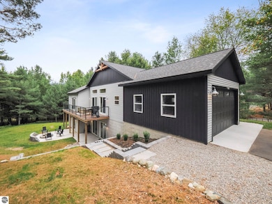 9931 Cushman Ct, Williamsburg, MI 49690 - photo 5