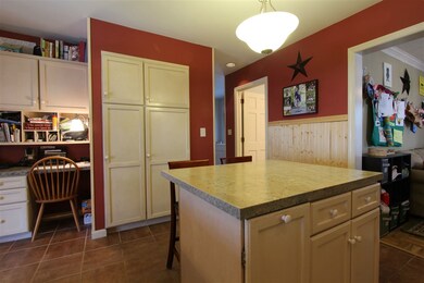 407 Spring St, Saint Johnsbury, VT 05819 - photo 3