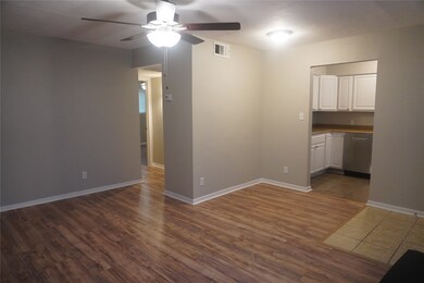107 E Willowick Ave unit 11, Friendswood, TX 77546 - photo 4