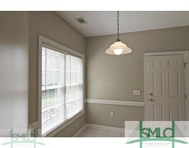 Breakfast Area. Light and bright breakfast room Do