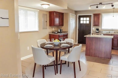 121 N North Shore Dr, Lake Orion, MI 48362 - photo 7