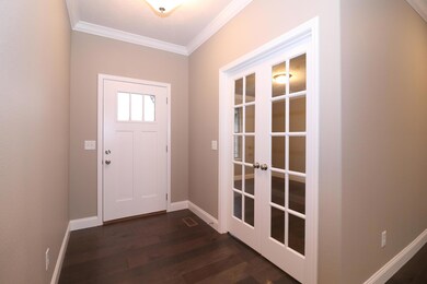 1653FeatherCrest01