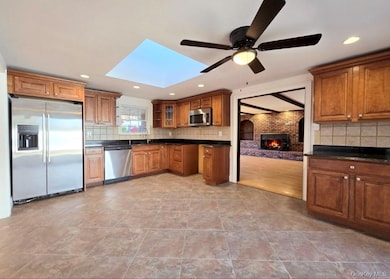 11 Hill St, Ronkonkoma, NY 11779 - photo 7