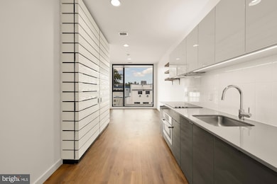 Chapman Stables unit 331, Washington, DC 20001 - photo 3