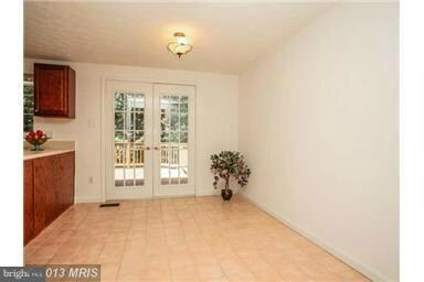 8106 Parkdale Ct, Springfield, VA 22153 - photo 7