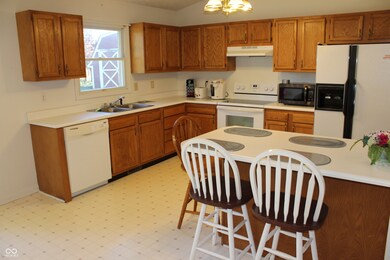 Kitchen with Breakfast Bar
