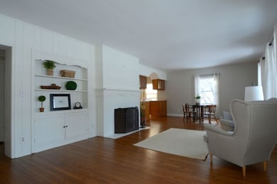 116 S Buell Ave, Aurora, IL 60506 - photo 3