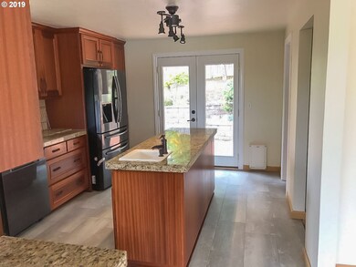 1930 Stonecrest Dr, Eugene, OR 97401 - photo 3