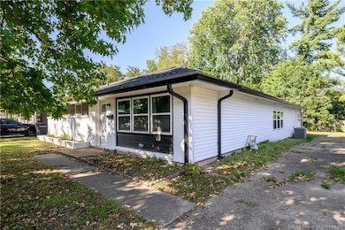 208 Mockingbird Dr, Jeffersonville, IN 47130 - photo 2