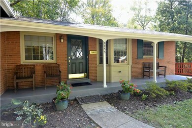 8933 Falling Creek Ct, Annandale, VA 22003 - photo 2