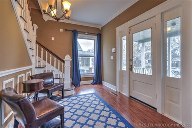 1110 N Denver - Foyer