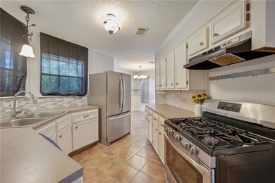 2412 Driftwood Dr, Bryan, TX 77803 - photo 6