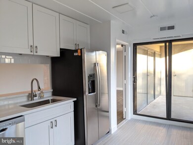 104 Roberts Ln unit 201, Alexandria, VA 22314 - photo 4