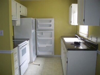 305 Bracken Place, Jacksonville, NC 28540 - photo 6