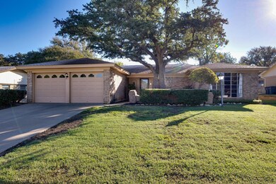 2124 Mountainview Dr, Hurst, TX 76054 - photo 2