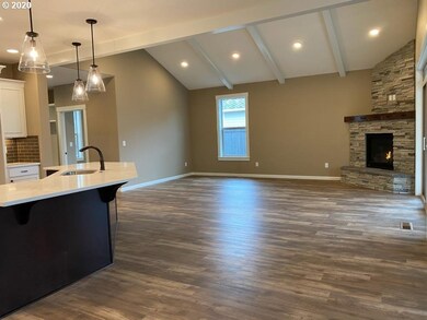 1035 N Douglas St, Canby, OR 97013 - photo 3