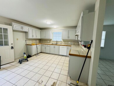 2302 Walton Rd, Tyler, TX 75701 - photo 4