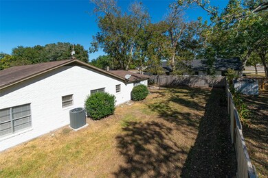 1420 Smith St, Waller, TX 77484 - photo 3