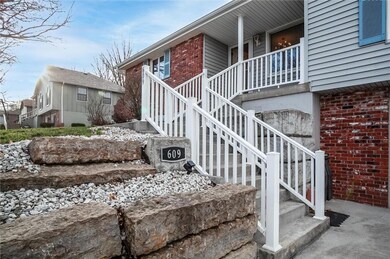 609 W Walnut St, Raymore, MO 64083 - photo 4