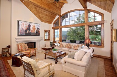 1555_cordillera_way_living_4