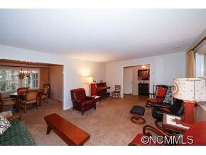 Living rm - dining rm - foyer