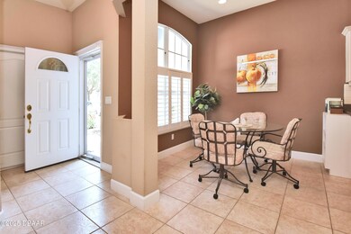 3 Entry dining nook