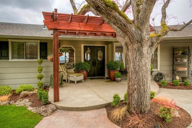 4376 Tami Ln, Central Point, OR 97502 - photo 5