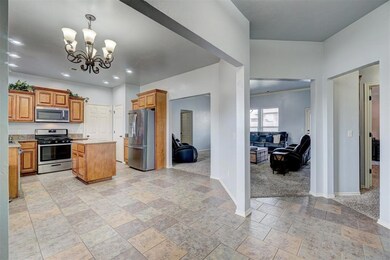 7023 Cherokee Crossing E, Warr Acres, OK 73132 - photo 4