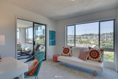 2nd Bedroom has many possibilities: office, guest, workout room...