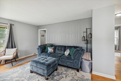 10-506-Allen-St-Lansing-MI-48912-WindowS
